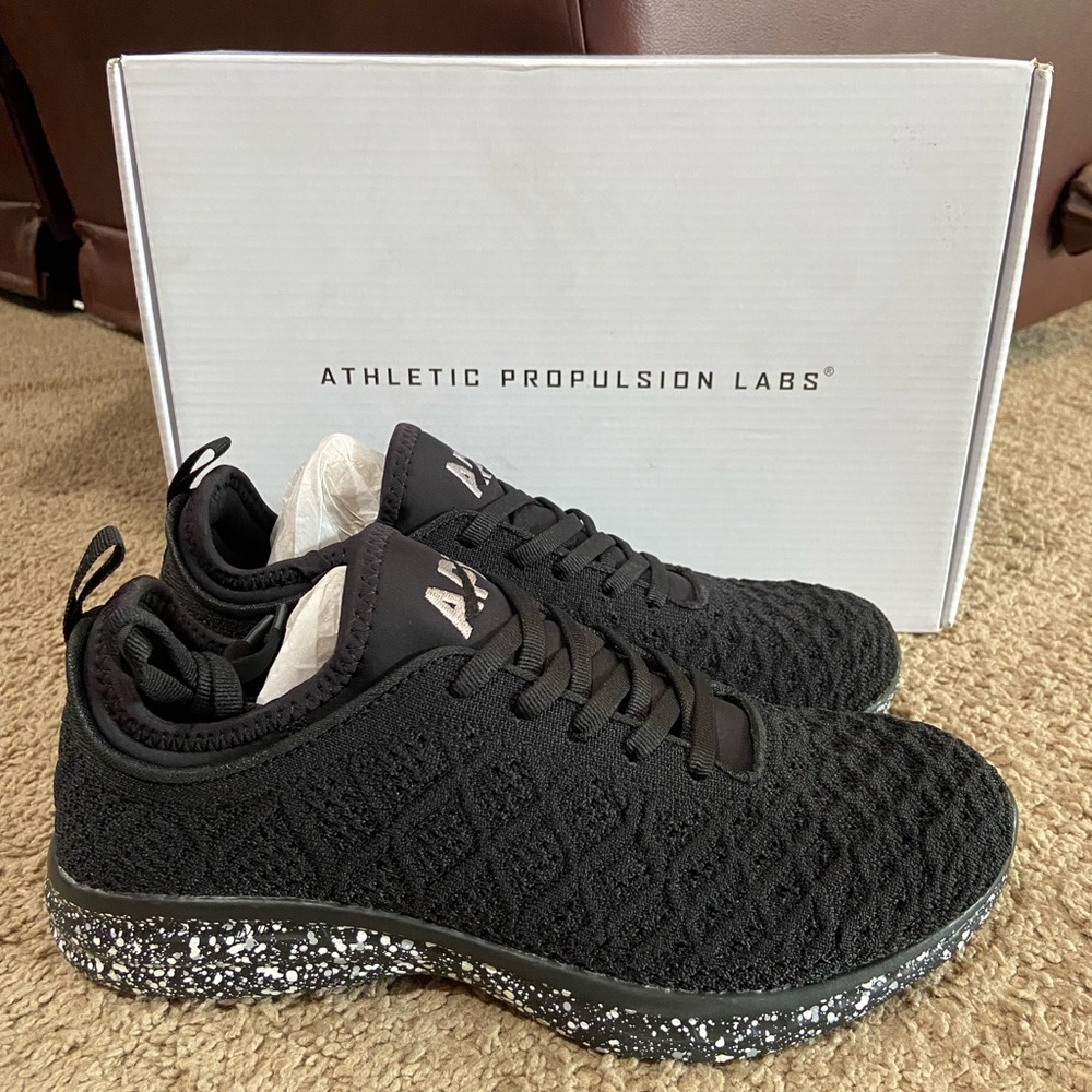APL Techloom PHANTOM Athletic LOW TOP Sneaker BLACK/Cement/Speckle Women Size 8